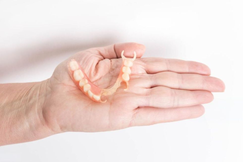 How to Get Dentures Without Going to the Clinic